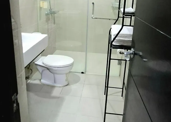 Cozy Modern 2 Bedroom 81 Newport Boulevard *
